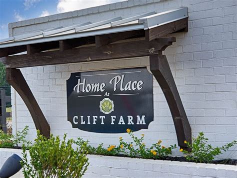 Clift Farm : The Grove Townhomes by Lennar in。